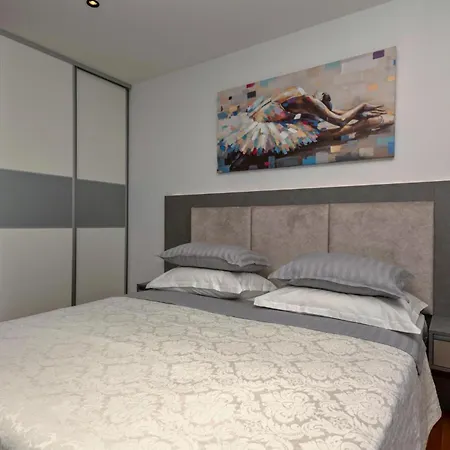 Lovely In With Sauna 伊莫茨基