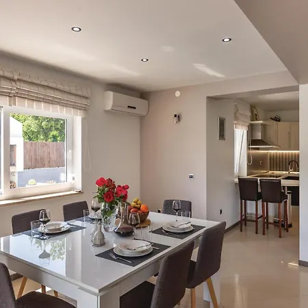 Lovely In With Sauna 度假居 *