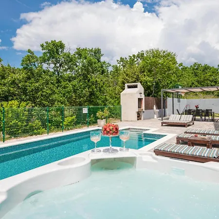 Lovely In With Sauna 度假居 *