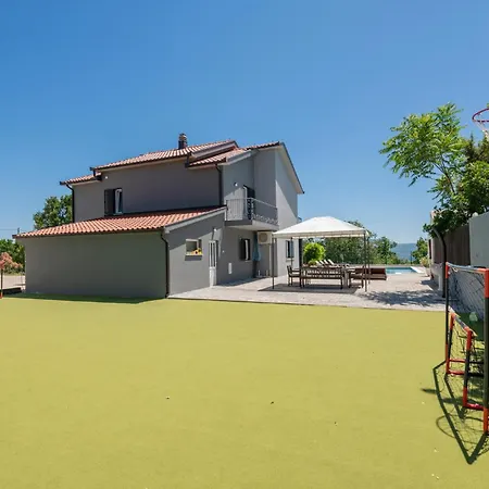 Lovely In With Sauna 伊莫茨基