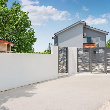 度假居 Lovely In With Sauna 伊莫茨基