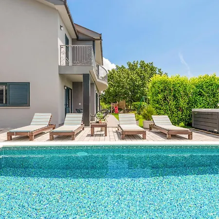 度假居 Lovely In With Sauna