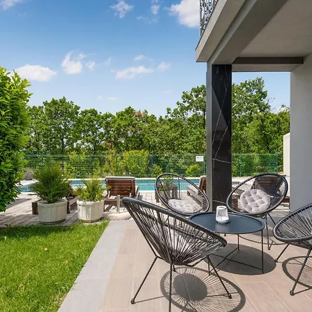 Lovely In With Sauna 度假居 *